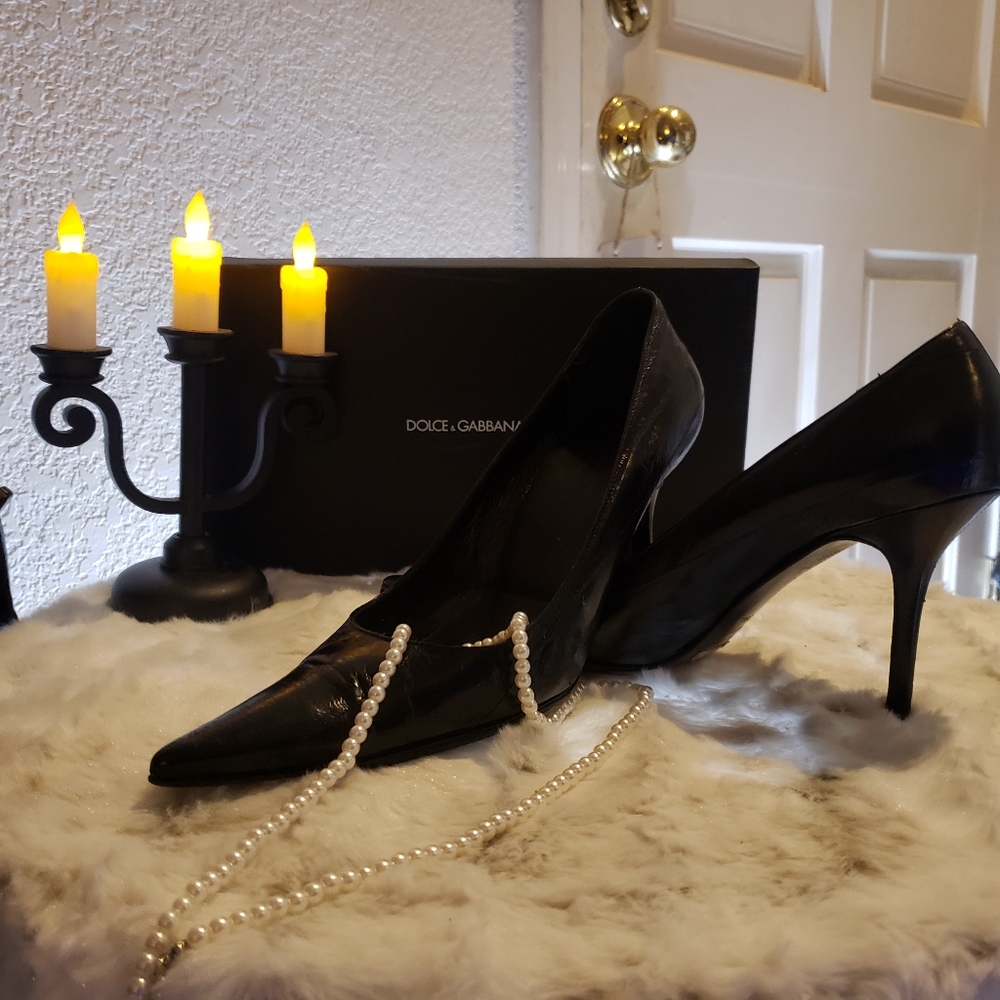 Black Dolce and Gabbana pumps